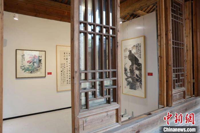重庆时时彩：丹青颂华诞 长三角文史研究馆书画名家作品展在沪开幕